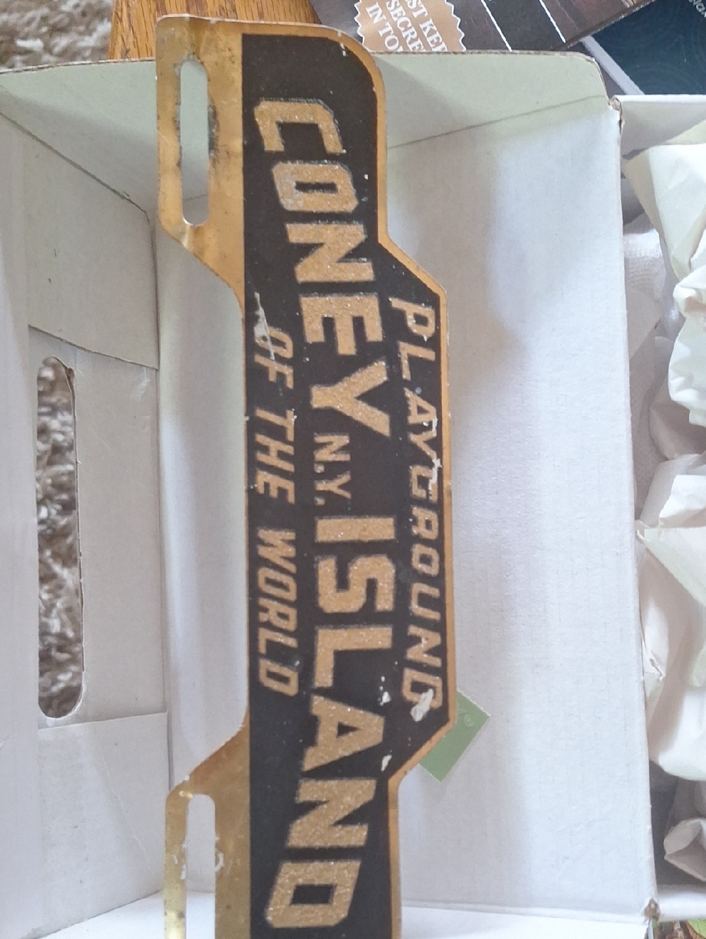 CONEY ISLAND Vintage Metal License-Style Décor Plaque - Black & Gold